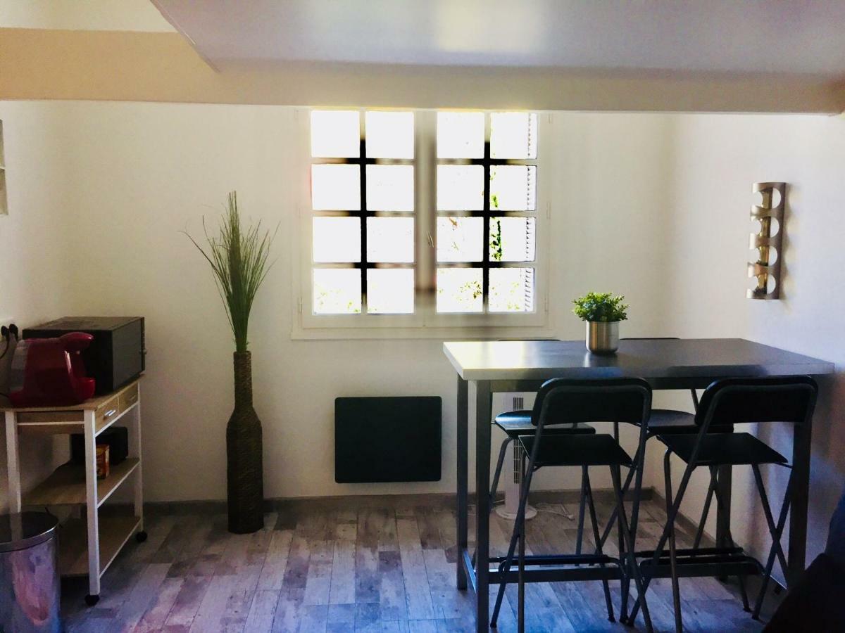 Studio 4 Personnes Avec Piscine, Tennis Apartment Hyeres Bagian luar foto